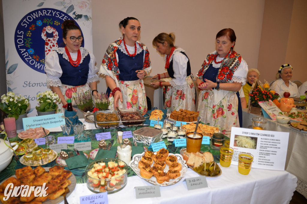 Chipsy ze świńskich uszu i wieprzówka z procentami