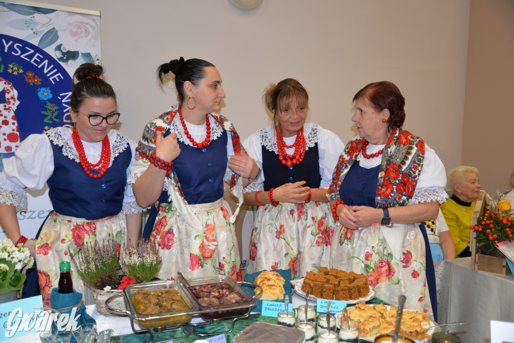 Chipsy ze świńskich uszu i wieprzówka z procentami