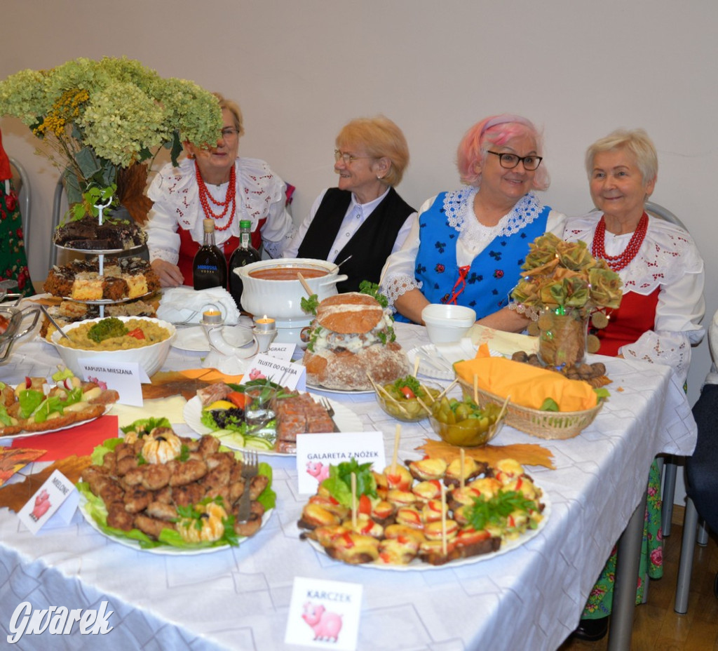 Chipsy ze świńskich uszu i wieprzówka z procentami