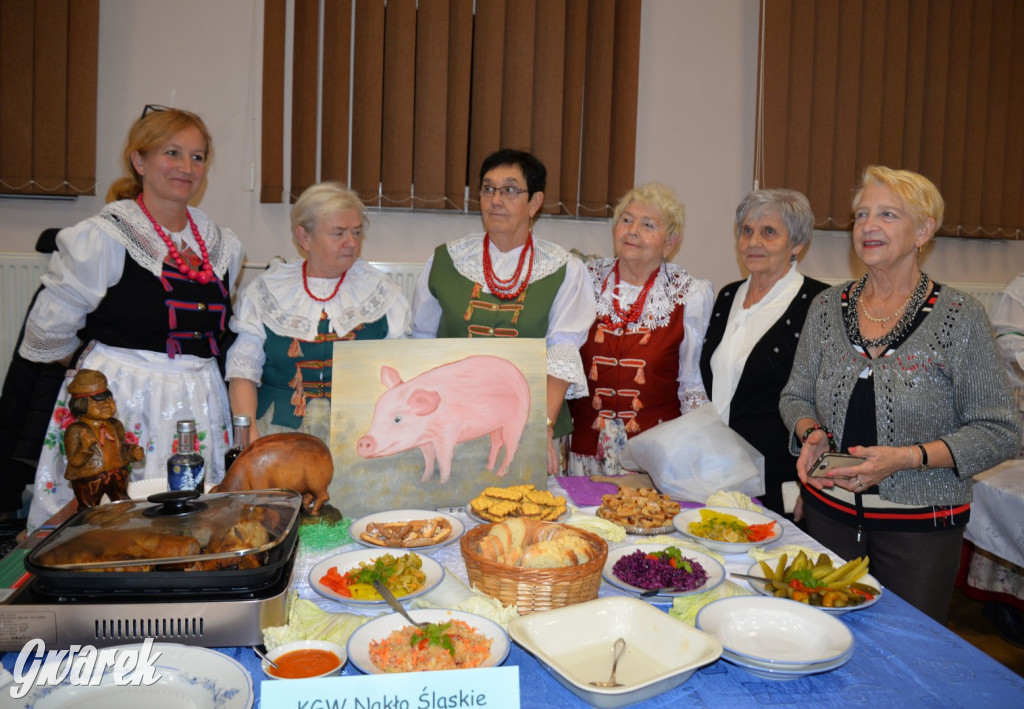 Chipsy ze świńskich uszu i wieprzówka z procentami