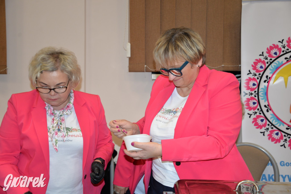 Chipsy ze świńskich uszu i wieprzówka z procentami