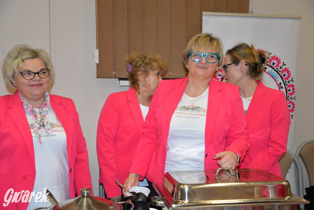 Chipsy ze świńskich uszu i wieprzówka z procentami