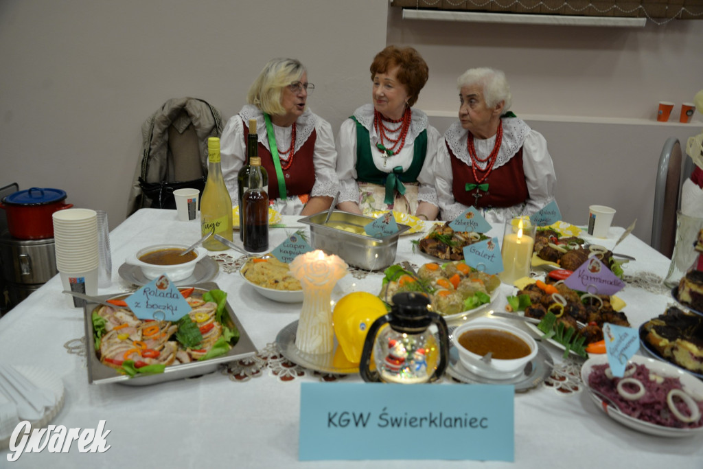 Chipsy ze świńskich uszu i wieprzówka z procentami