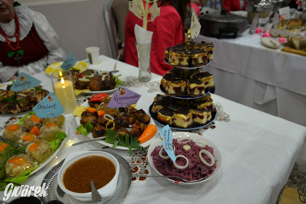 Chipsy ze świńskich uszu i wieprzówka z procentami