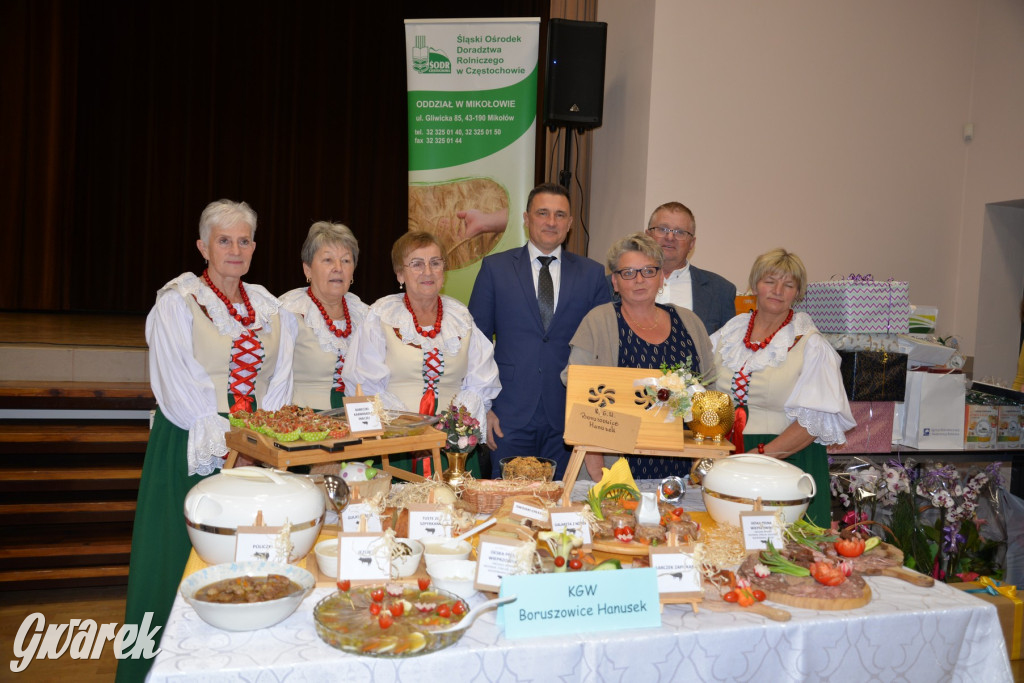 Chipsy ze świńskich uszu i wieprzówka z procentami