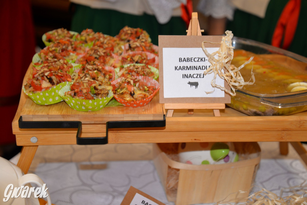 Chipsy ze świńskich uszu i wieprzówka z procentami