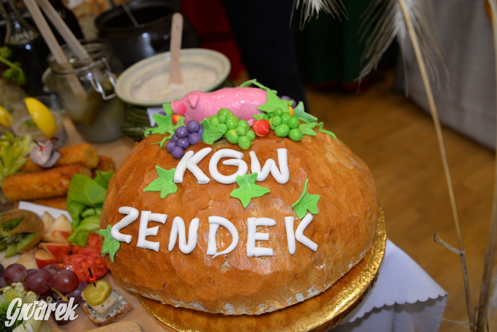 Chipsy ze świńskich uszu i wieprzówka z procentami