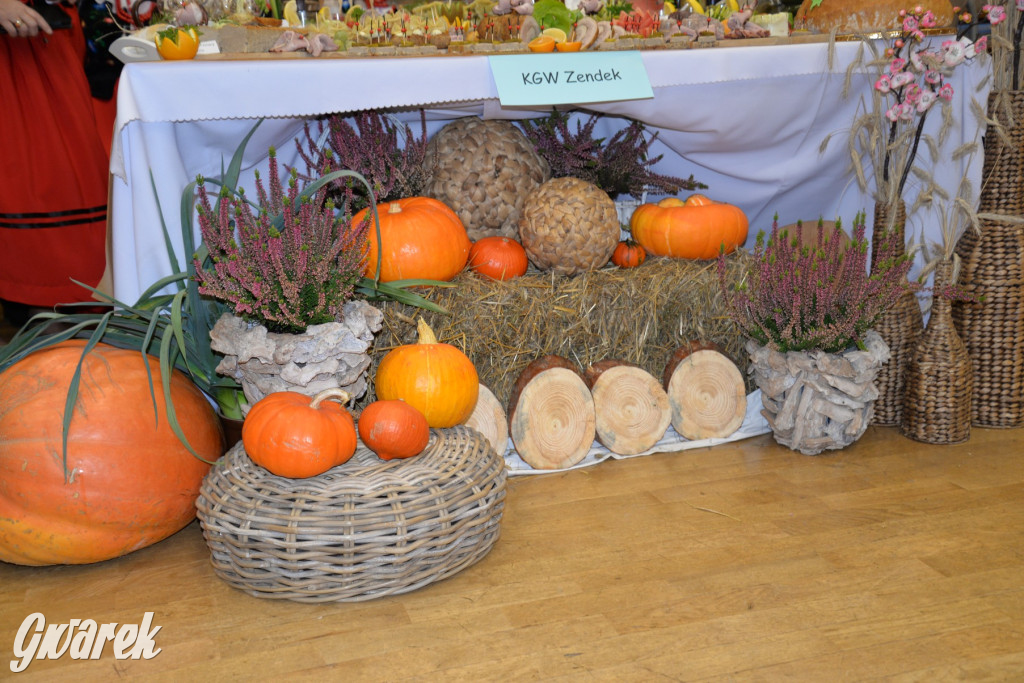 Chipsy ze świńskich uszu i wieprzówka z procentami