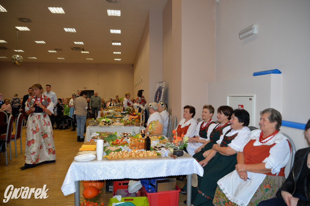 Chipsy ze świńskich uszu i wieprzówka z procentami