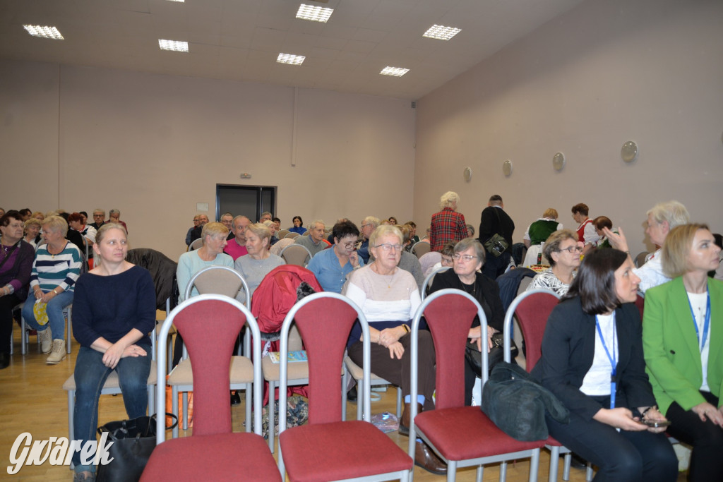 Chipsy ze świńskich uszu i wieprzówka z procentami