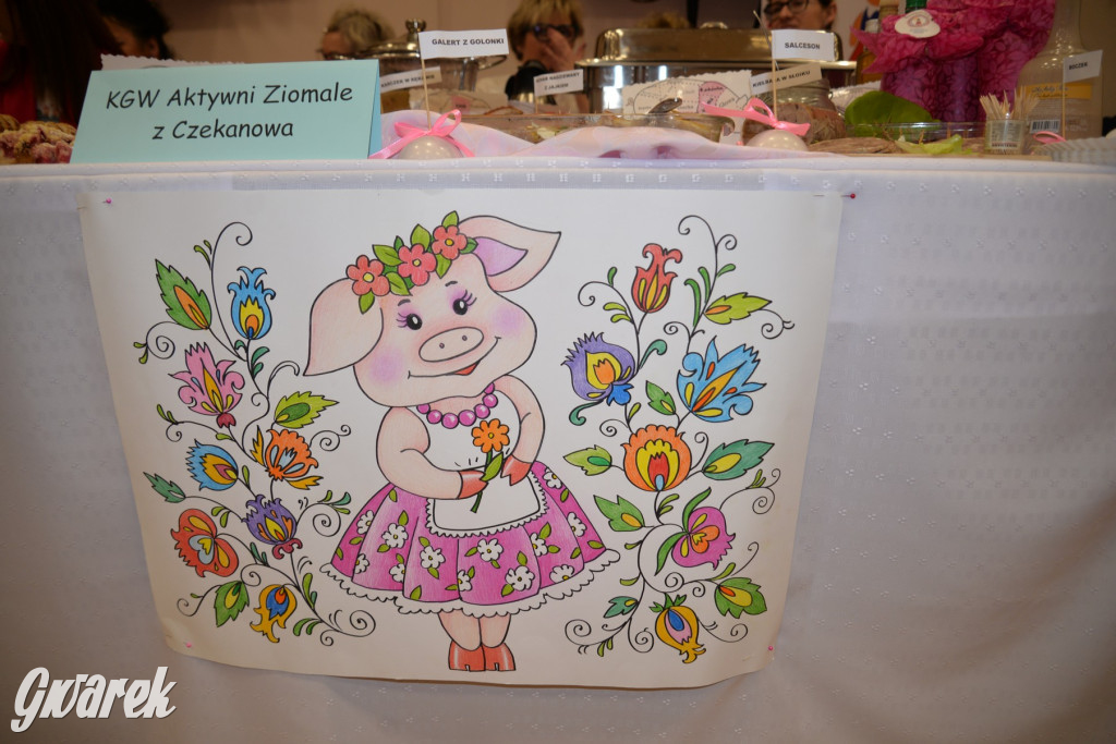 Chipsy ze świńskich uszu i wieprzówka z procentami