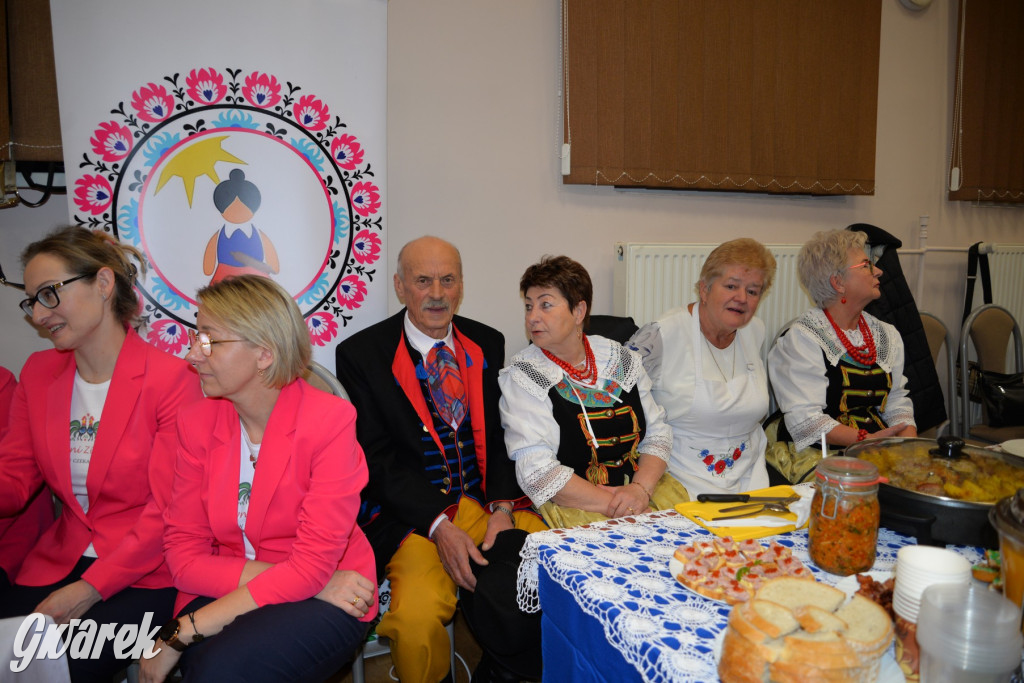 Chipsy ze świńskich uszu i wieprzówka z procentami