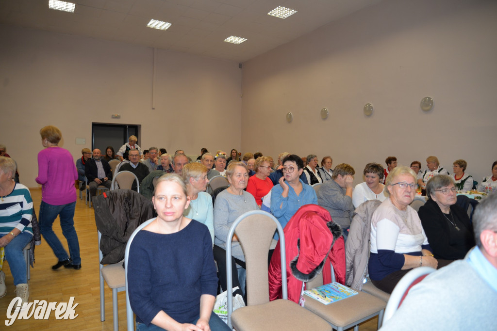 Chipsy ze świńskich uszu i wieprzówka z procentami