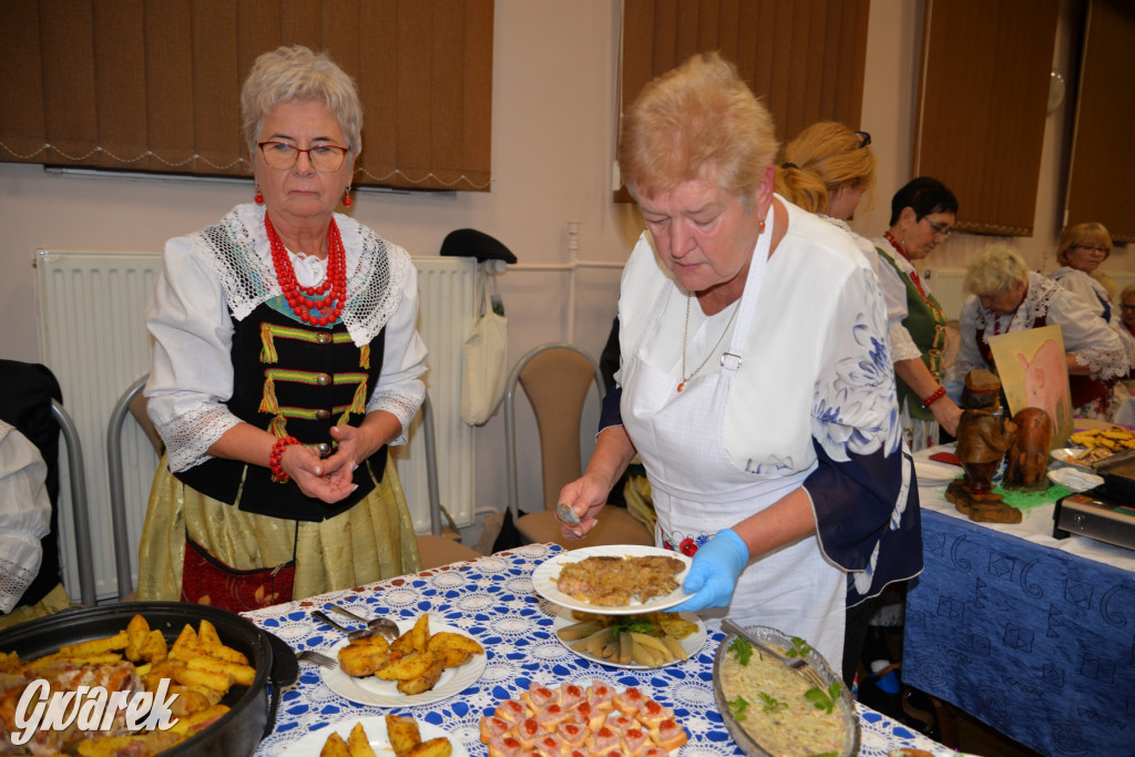 Chipsy ze świńskich uszu i wieprzówka z procentami