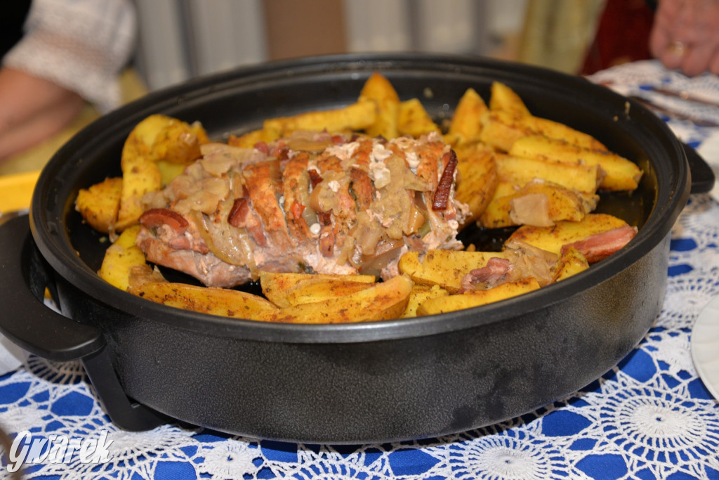 Chipsy ze świńskich uszu i wieprzówka z procentami