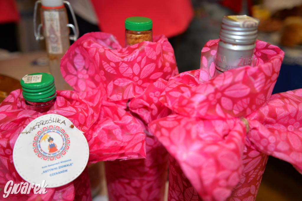 Chipsy ze świńskich uszu i wieprzówka z procentami