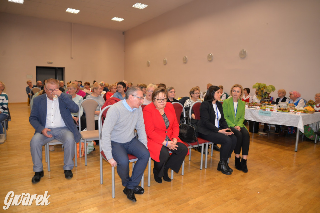 Chipsy ze świńskich uszu i wieprzówka z procentami