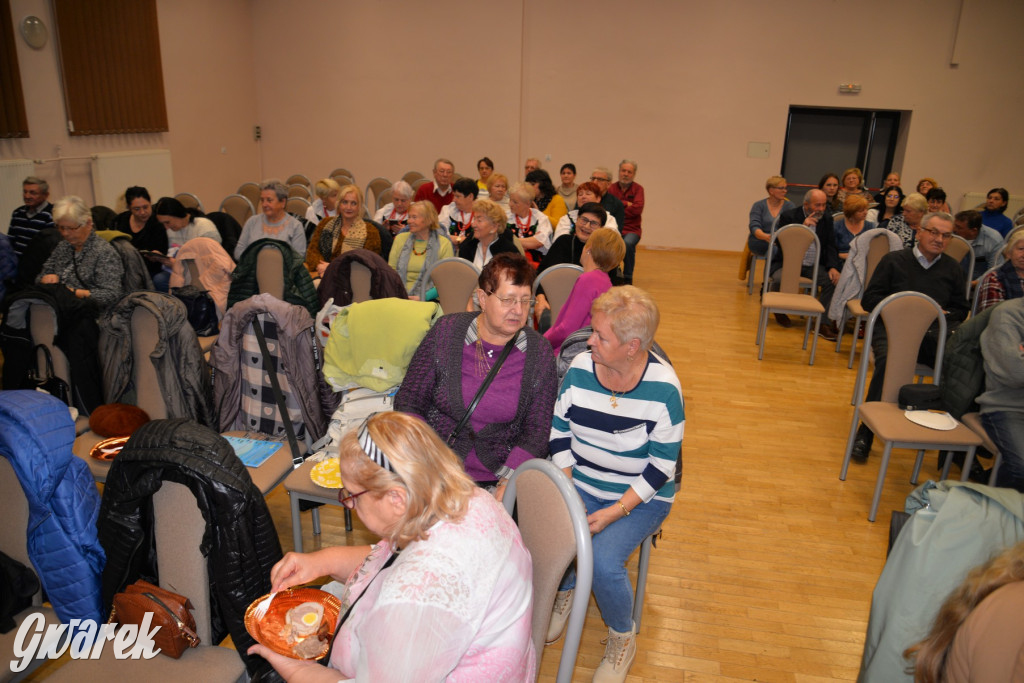 Chipsy ze świńskich uszu i wieprzówka z procentami