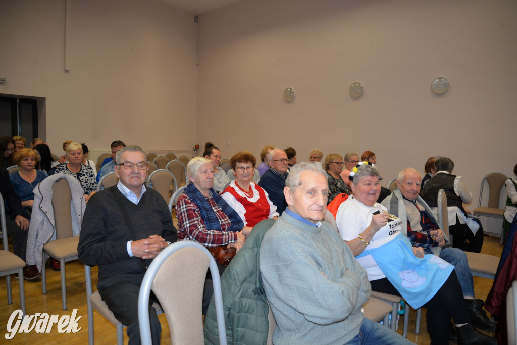 Chipsy ze świńskich uszu i wieprzówka z procentami