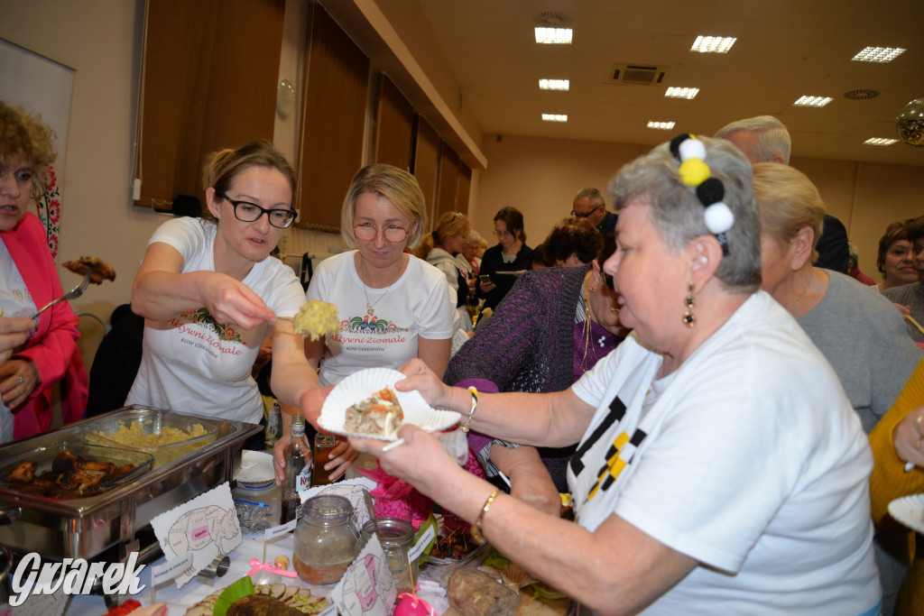 Chipsy ze świńskich uszu i wieprzówka z procentami