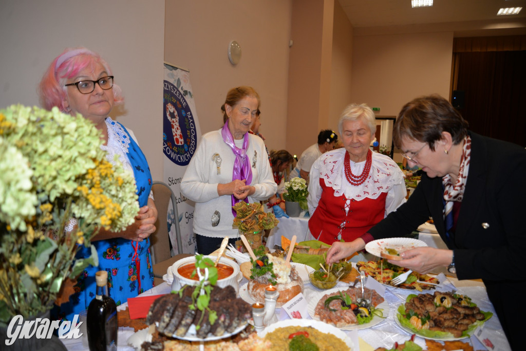 Chipsy ze świńskich uszu i wieprzówka z procentami