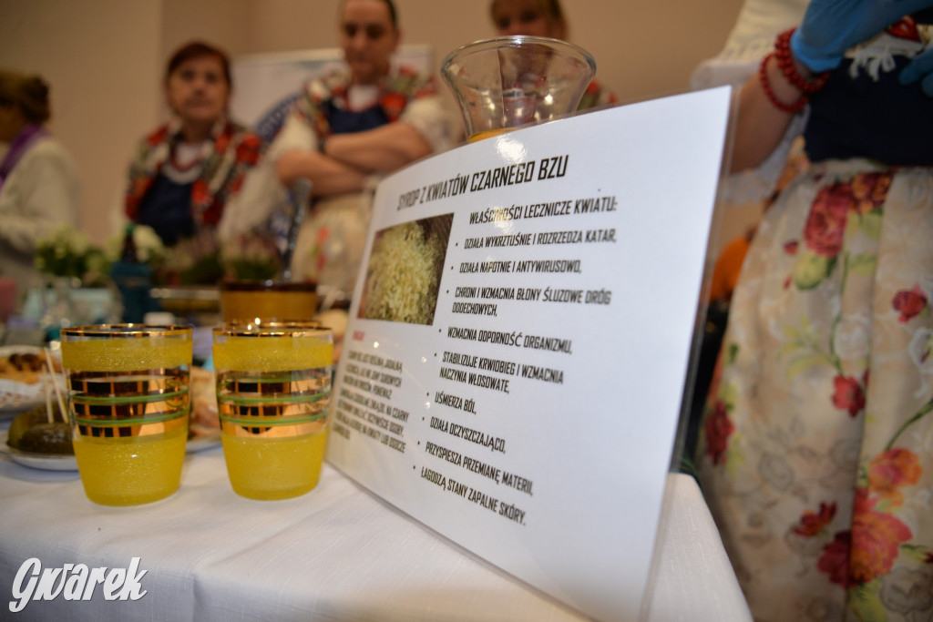 Chipsy ze świńskich uszu i wieprzówka z procentami