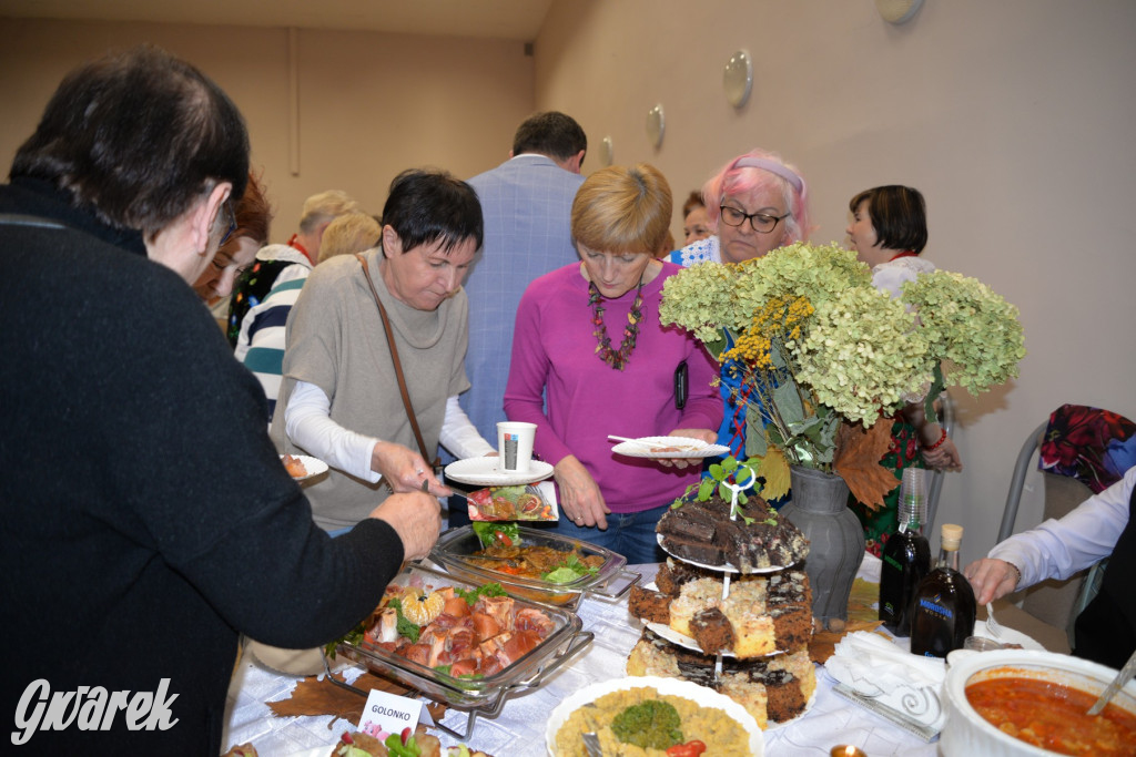 Chipsy ze świńskich uszu i wieprzówka z procentami