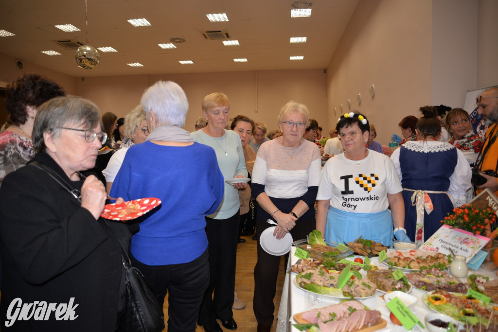 Chipsy ze świńskich uszu i wieprzówka z procentami