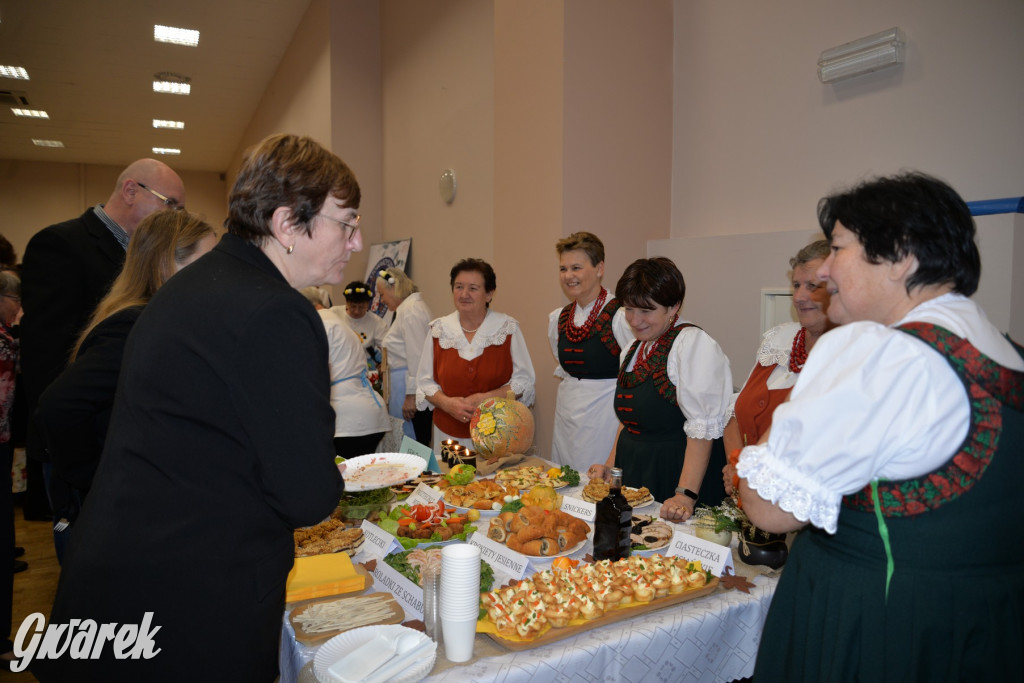 Chipsy ze świńskich uszu i wieprzówka z procentami