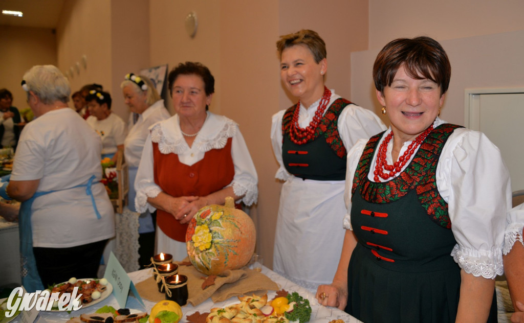 Chipsy ze świńskich uszu i wieprzówka z procentami