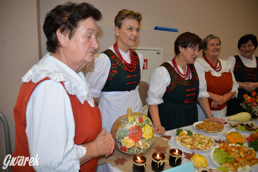 Chipsy ze świńskich uszu i wieprzówka z procentami