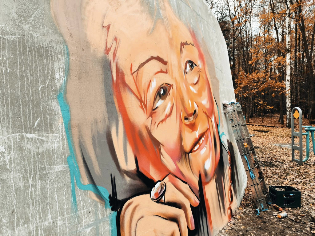 Powstaje mural z Wisławą Szymborską
