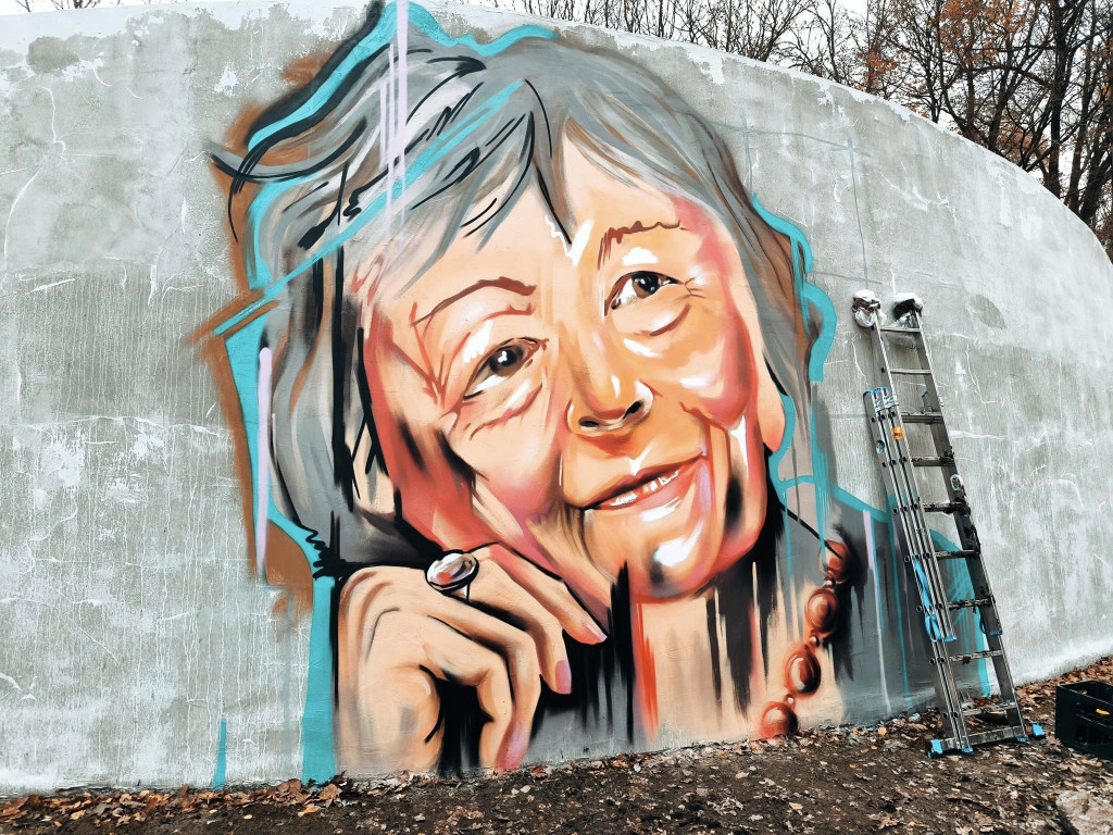 Powstaje mural z Wisławą Szymborską
