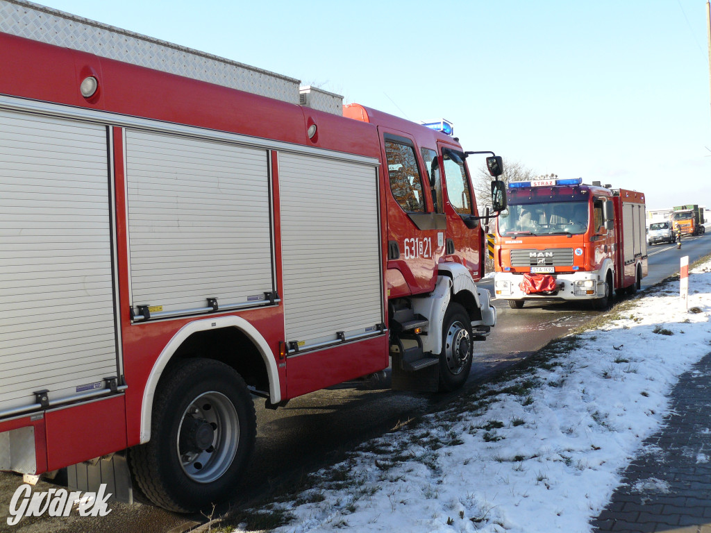 Tarnowskie Góry. Z naczepy wypadła butla z gazem [FOTO]