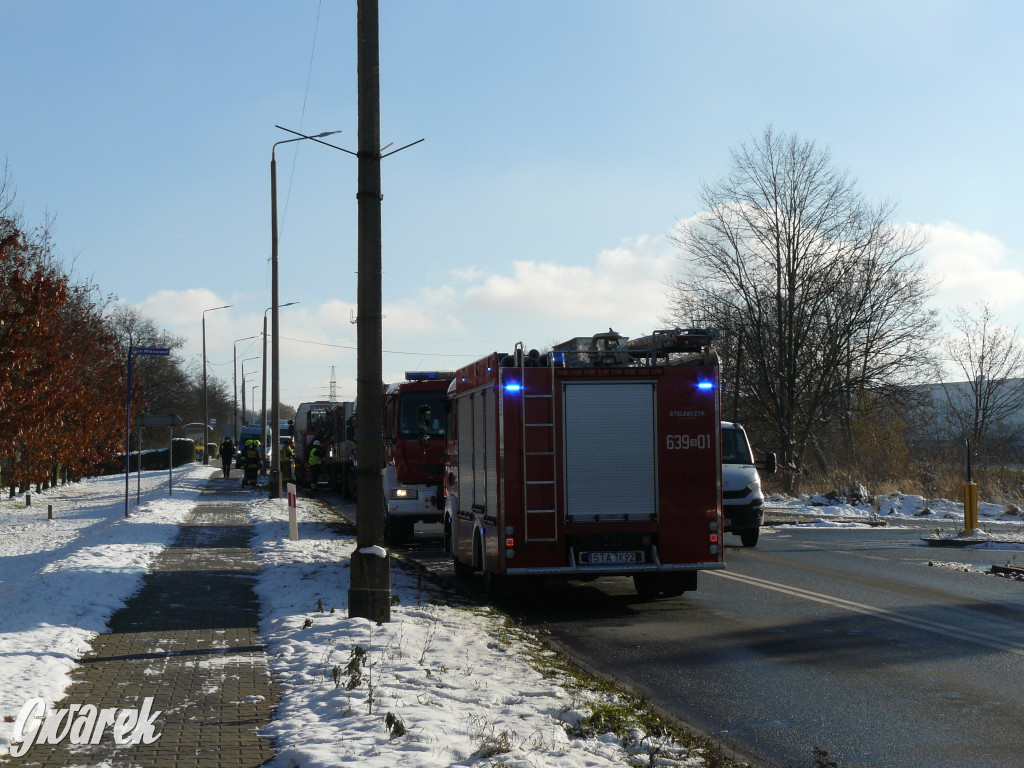 Tarnowskie Góry. Z naczepy wypadła butla z gazem [FOTO]