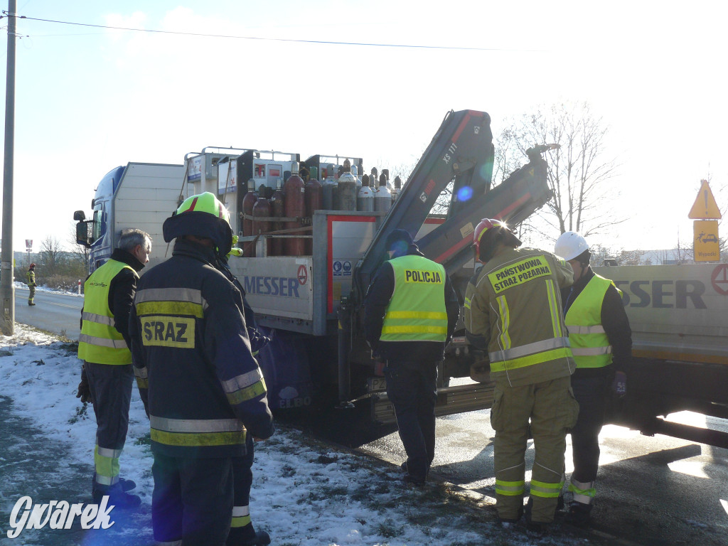 Tarnowskie Góry. Z naczepy wypadła butla z gazem [FOTO]