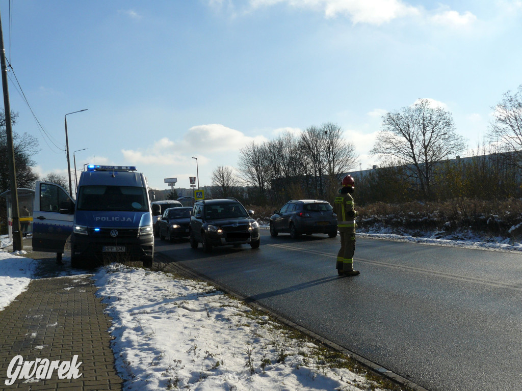 Tarnowskie Góry. Z naczepy wypadła butla z gazem [FOTO]