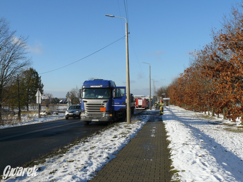 Tarnowskie Góry. Z naczepy wypadła butla z gazem [FOTO]