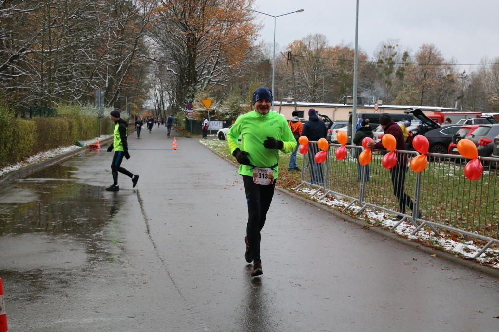 Koszęcińska Dycha. Śnieg nie zniechęcił biegaczy [FOTO]
