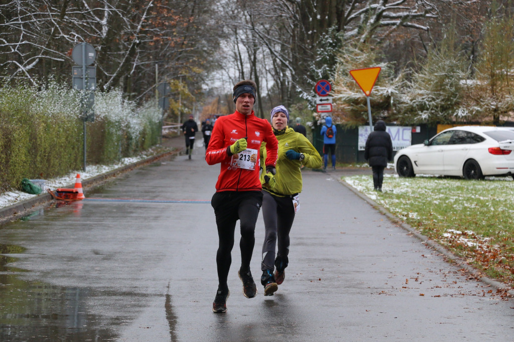 Koszęcińska Dycha. Śnieg nie zniechęcił biegaczy [FOTO]
