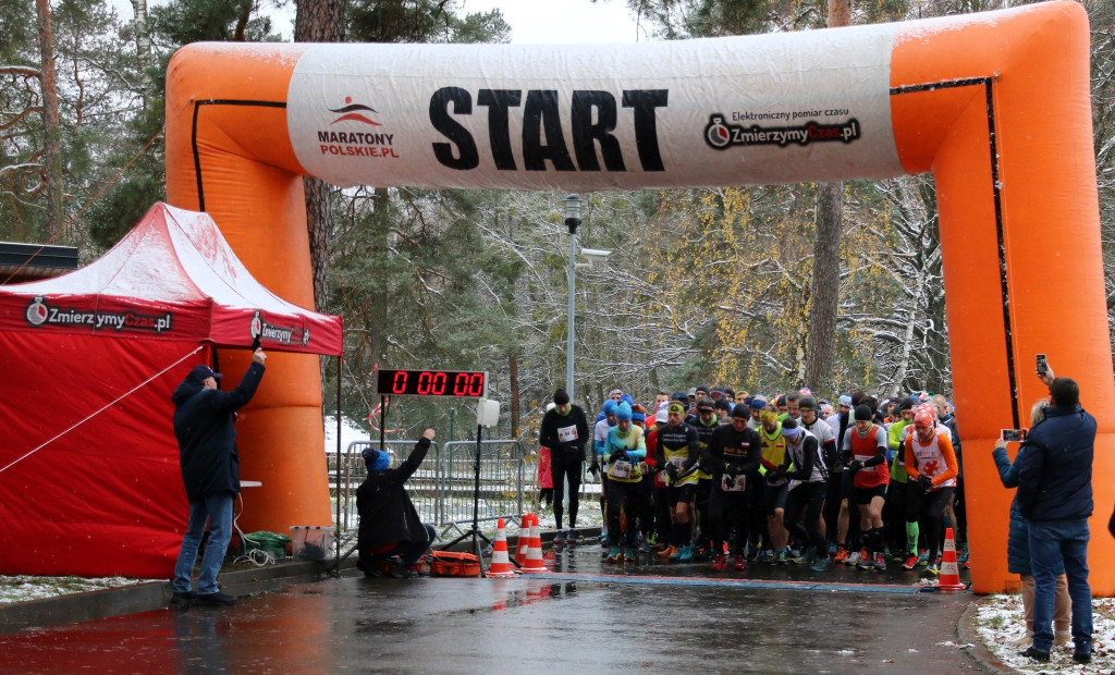 Koszęcińska Dycha. Śnieg nie zniechęcił biegaczy [FOTO]