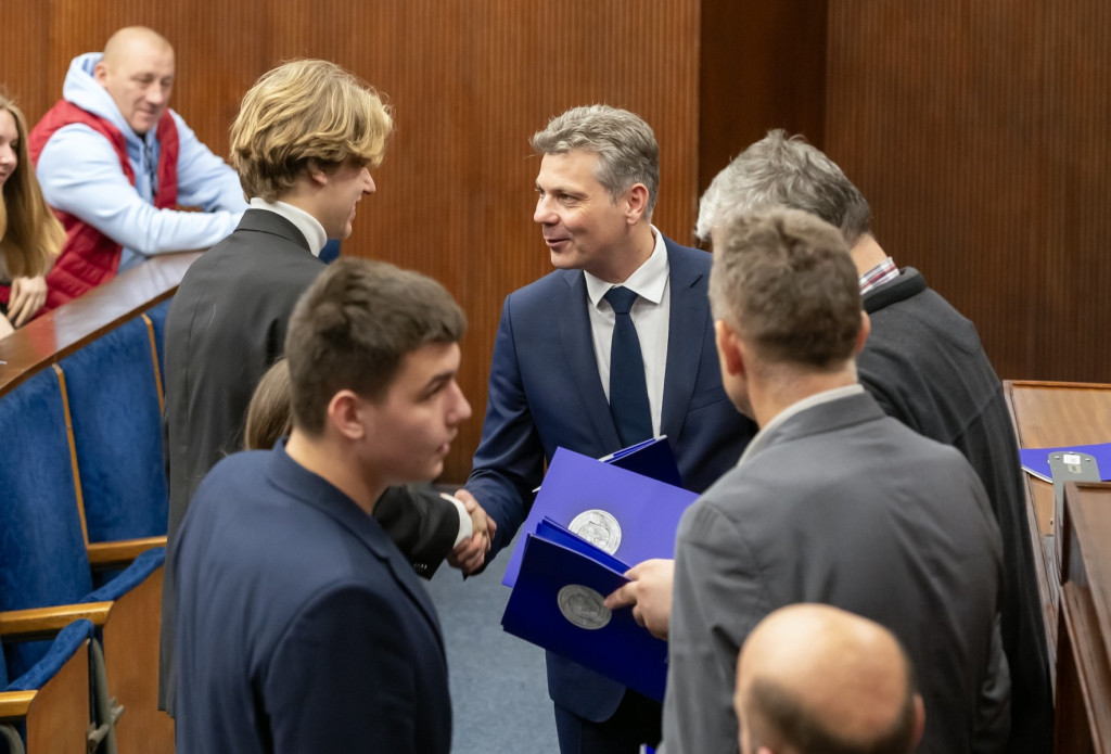 Stypendia dla najlepszych sportowców w mieście [FOTO]