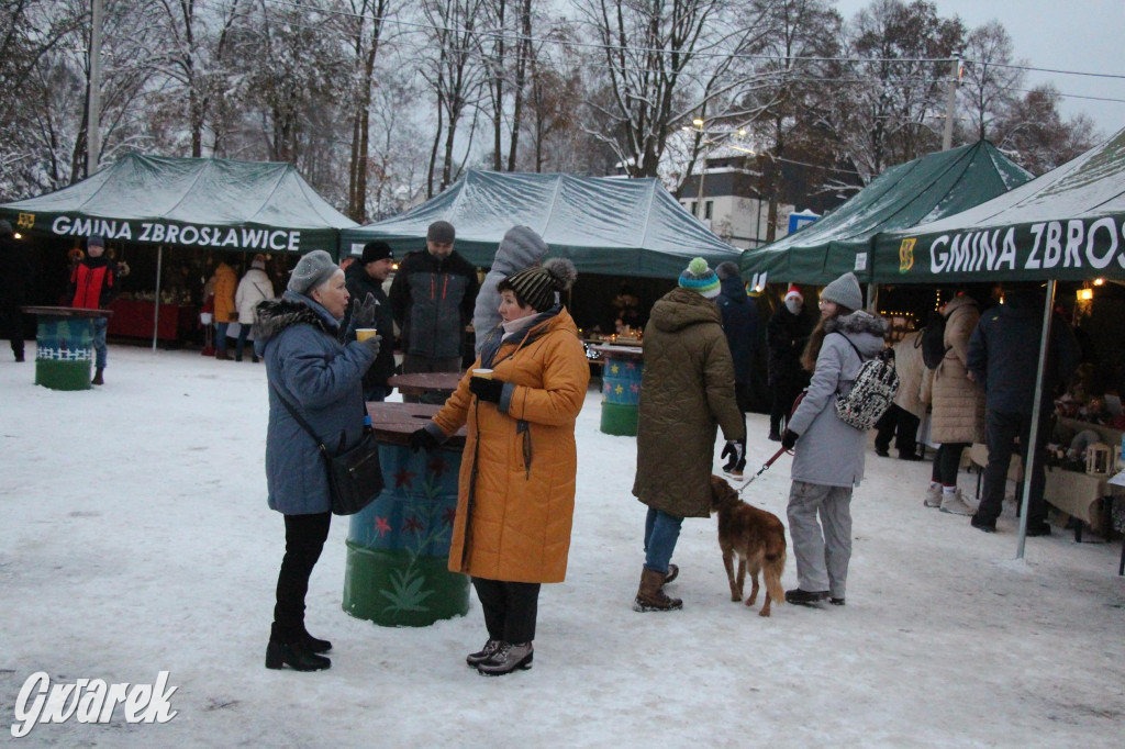 Karuzela, św. Mikołaj na szczudłach i jarmark [GALERIA]