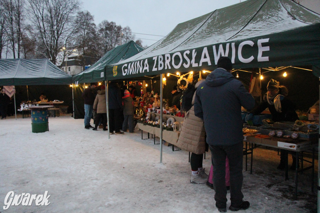 Karuzela, św. Mikołaj na szczudłach i jarmark [GALERIA]