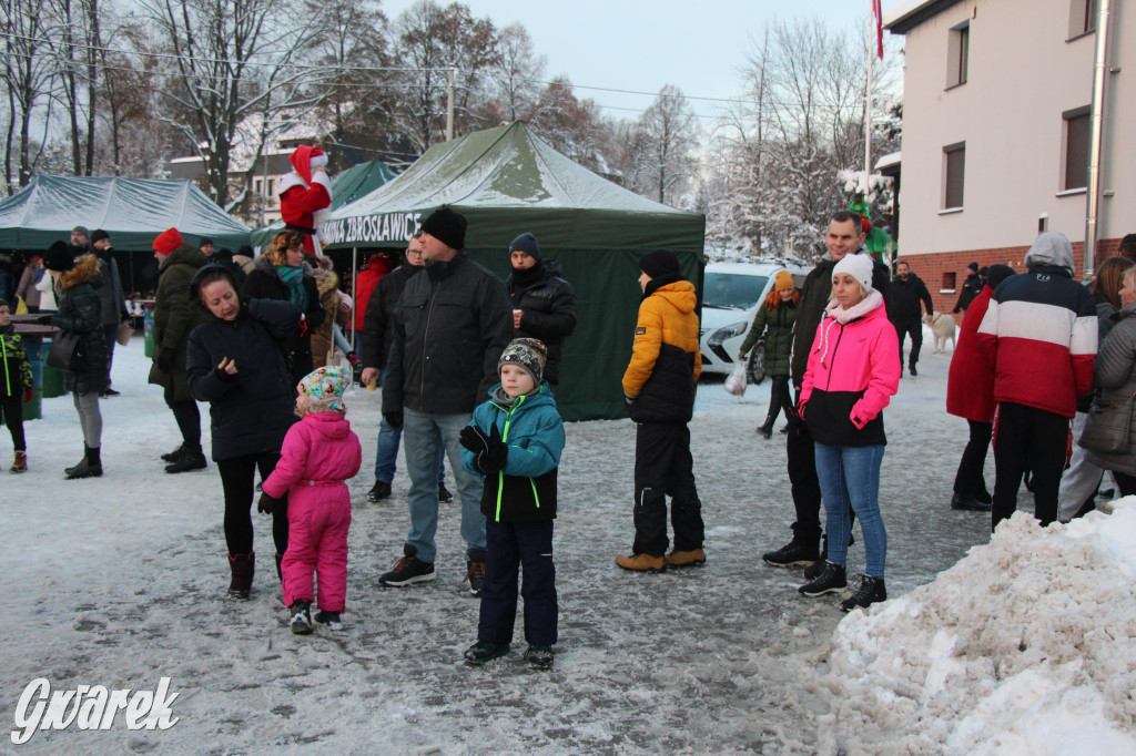 Karuzela, św. Mikołaj na szczudłach i jarmark [GALERIA]