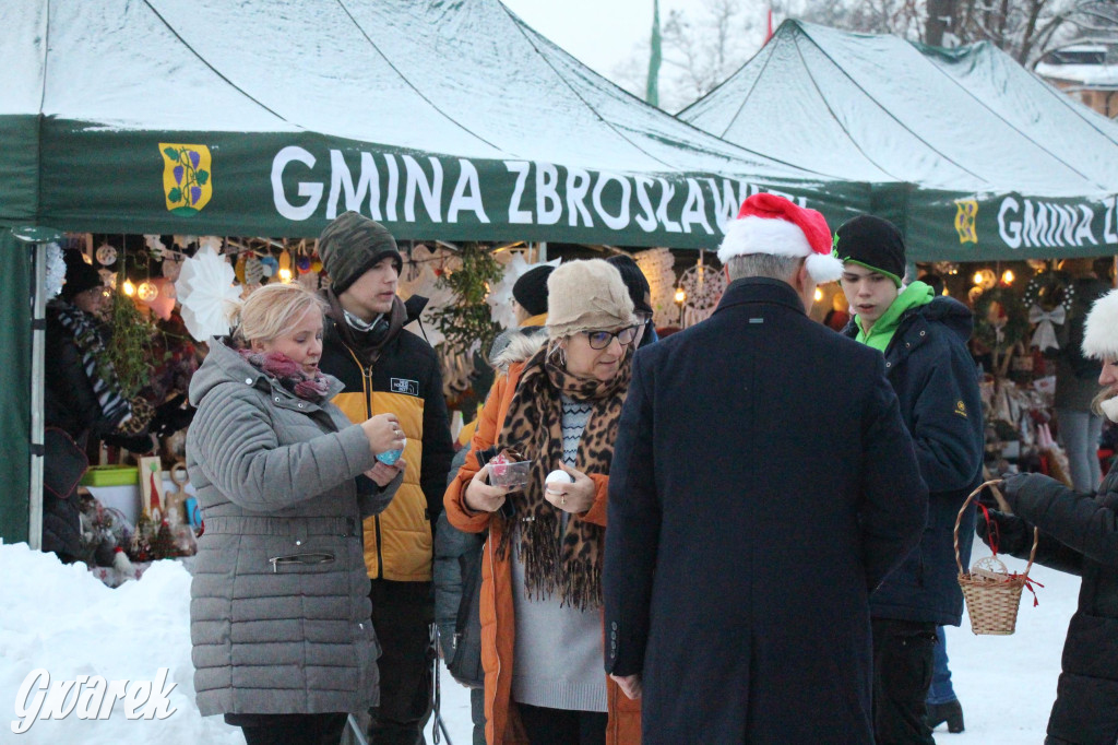 Karuzela, św. Mikołaj na szczudłach i jarmark [GALERIA]