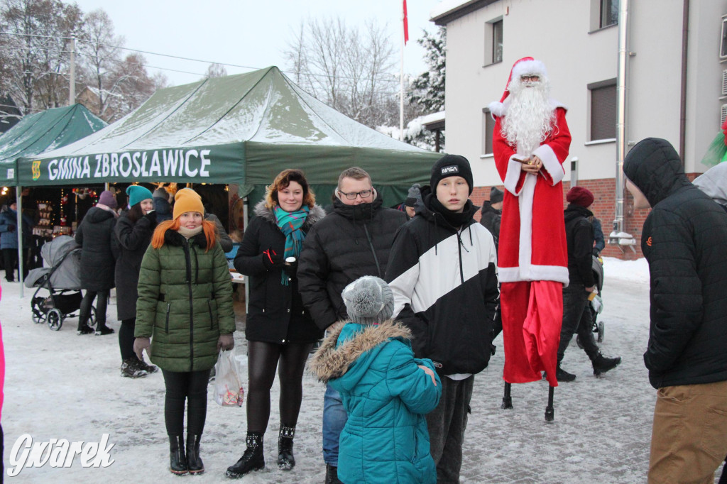 Karuzela, św. Mikołaj na szczudłach i jarmark [GALERIA]