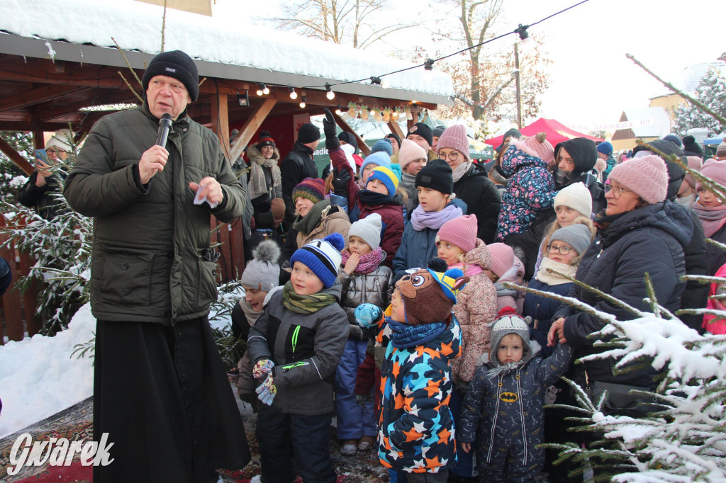 Parafialny kiermasz świąteczny w zimowej oprawie [FOTO]