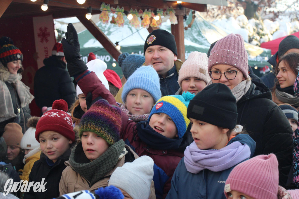 Parafialny kiermasz świąteczny w zimowej oprawie [FOTO]