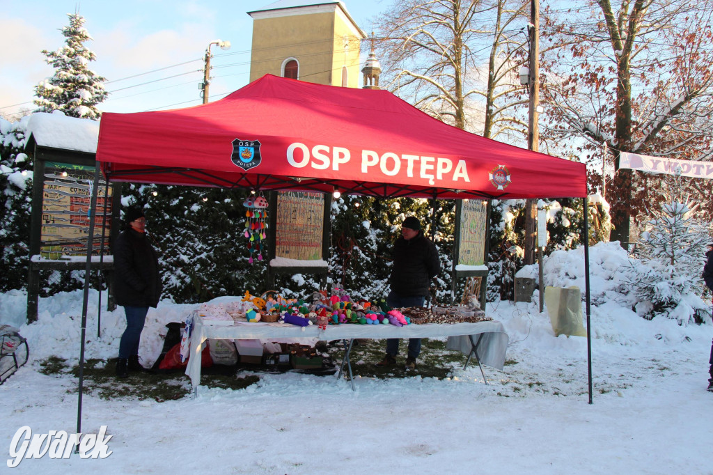 Parafialny kiermasz świąteczny w zimowej oprawie [FOTO]